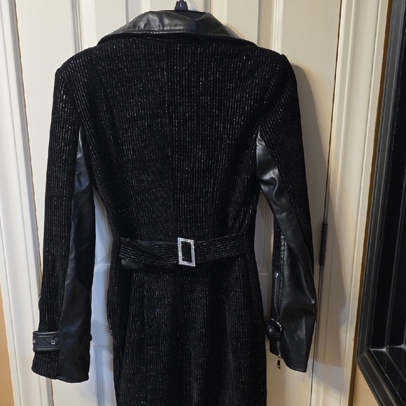 Elegant Black Trench Coat - Picture 4 of 5